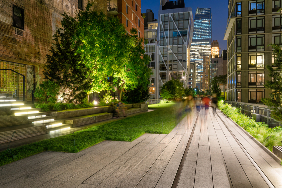 the High Line Park is the only “park in the sky” and one of the most popular destinations in New York when on a budget 